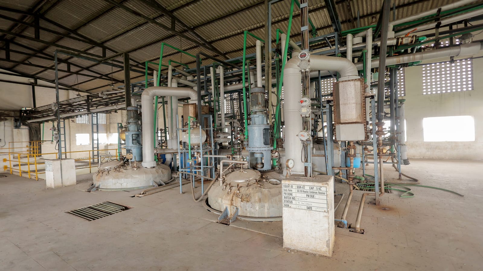 Manufacturing equipment and reaction area